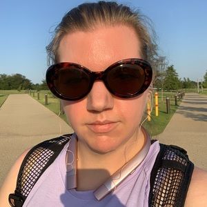 Meet your Posher, Laura